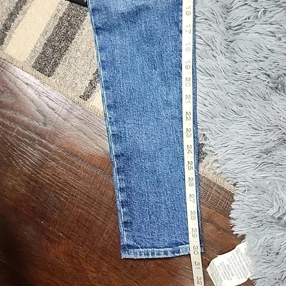 Wildfox Pamela Midrise jeans. Size 27 - Picture 5 of 10